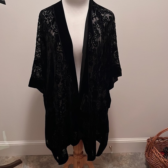 Urban Outfitters Black Kimono Shawl NWOT - Picture 3 of 15